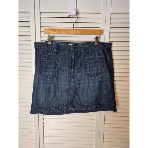 Old‎ Navy Plus Size Denim Skirt Size 16 Women’s Blue Jean Skirt 2 Button - Picture 1 of 8